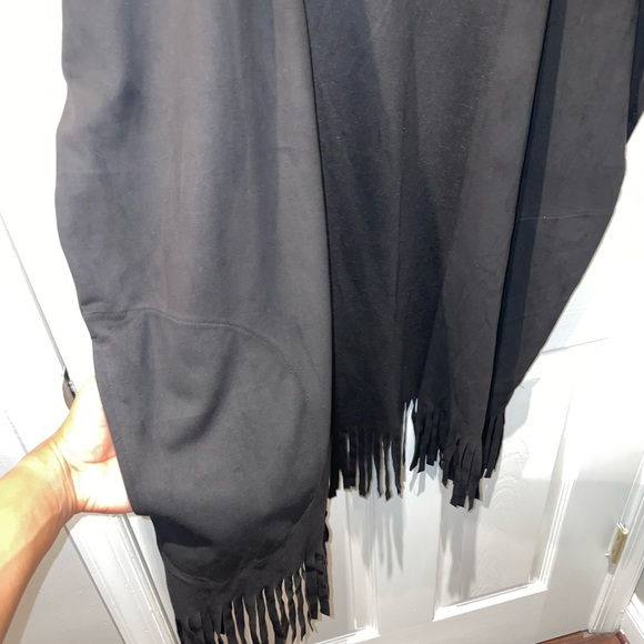 Cupio Black Fringe Kimono - Picture 4 of 5